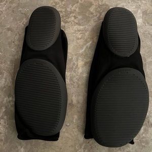 Yeezy Pods Black Size 2 (Mens 8-11) Brand New